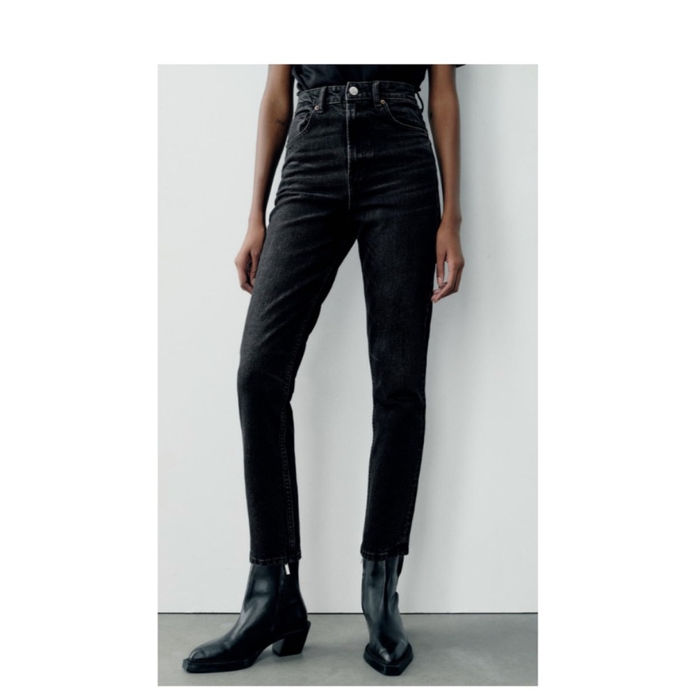 Zara Mom Fit High Rise / high waist Jeans in faded effect Black color - Picture 2 of 7